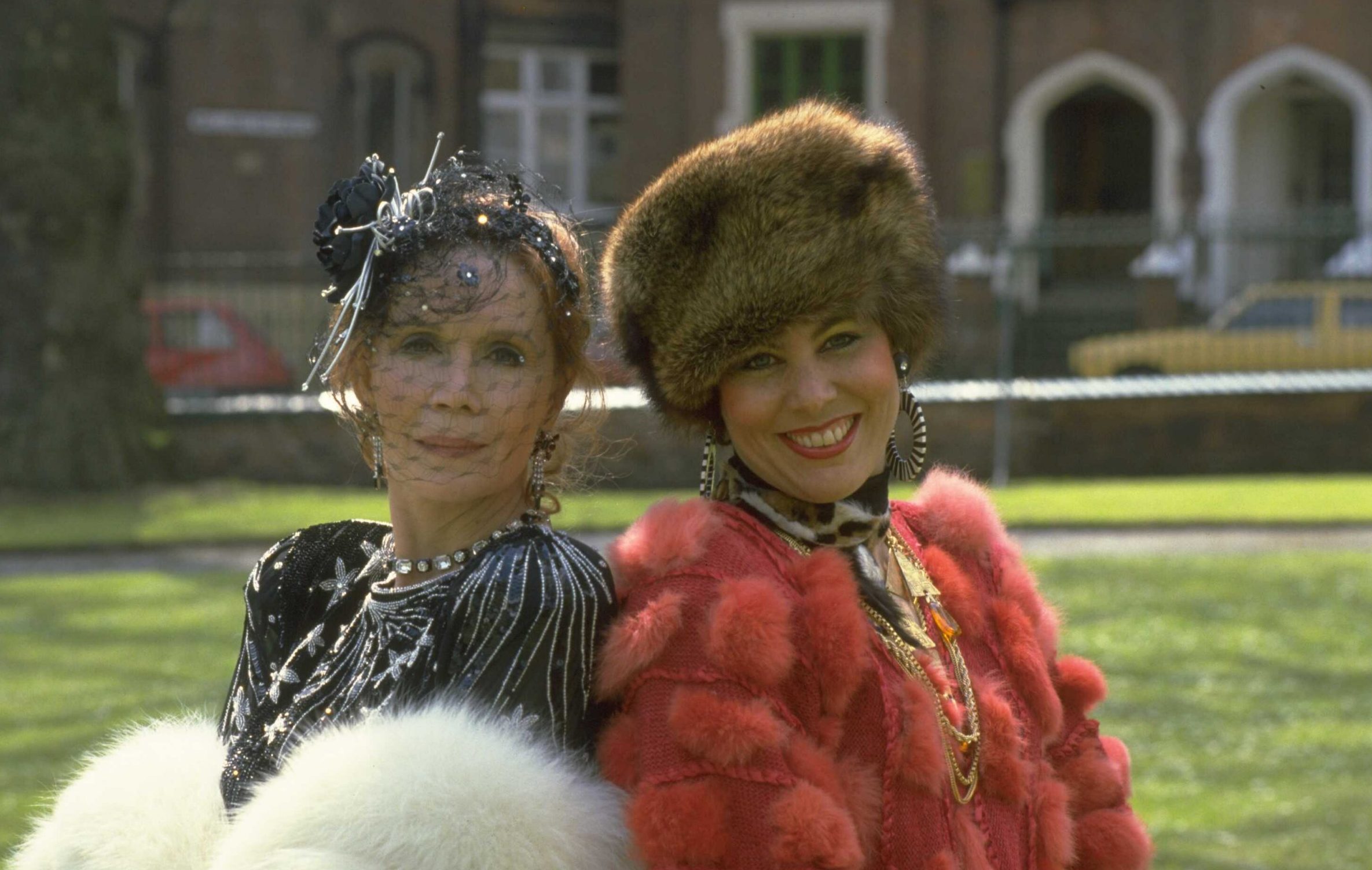 Katherine Helmond (L) and Ruby Wax in character as Goldie and Shelley on the set of sitcom Girls On Top, circa 1986